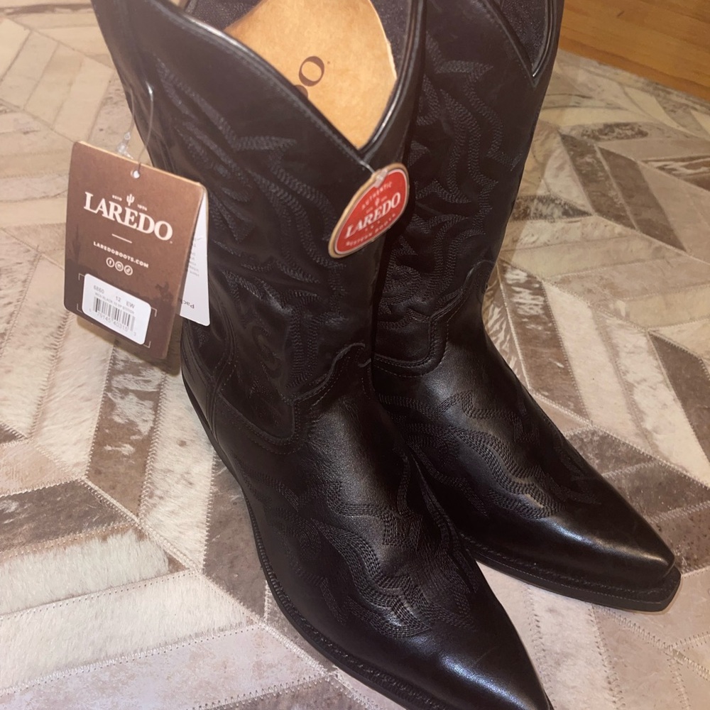Boots - Picture 3 of 6